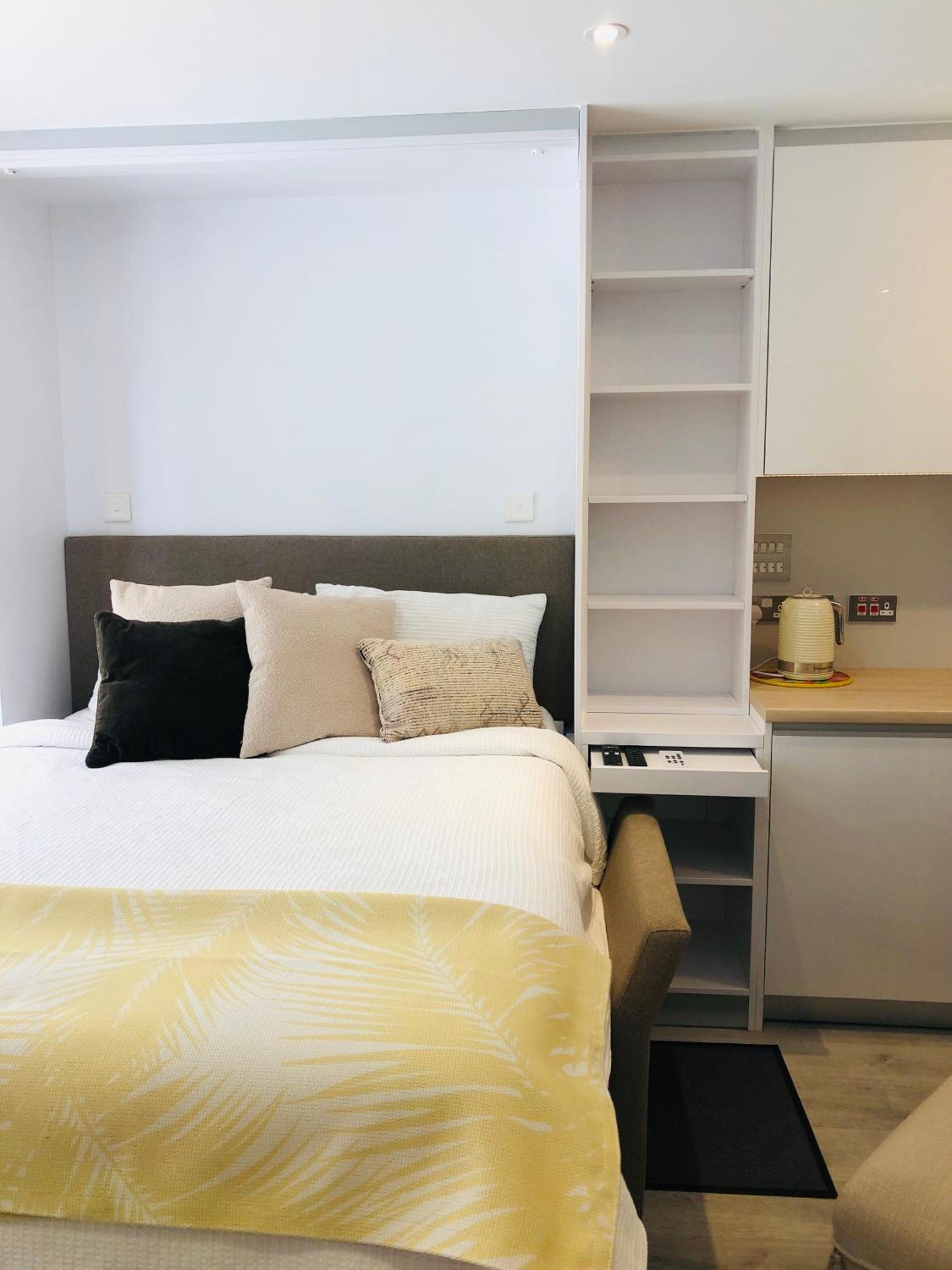 Cp High Floor Luxury Studio Sleeps 3 Gibraltar Exteriör bild