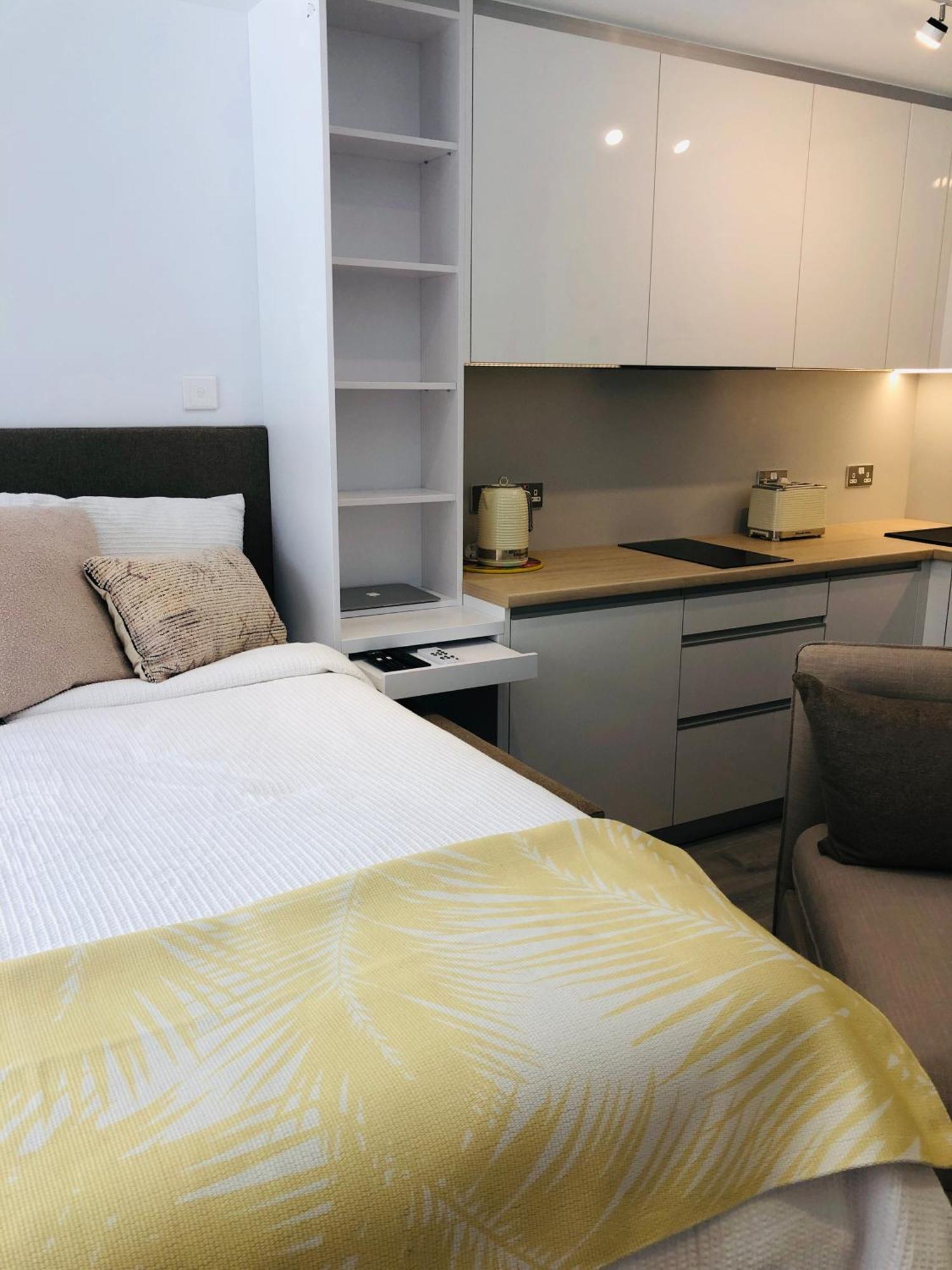 Cp High Floor Luxury Studio Sleeps 3 Gibraltar Exteriör bild